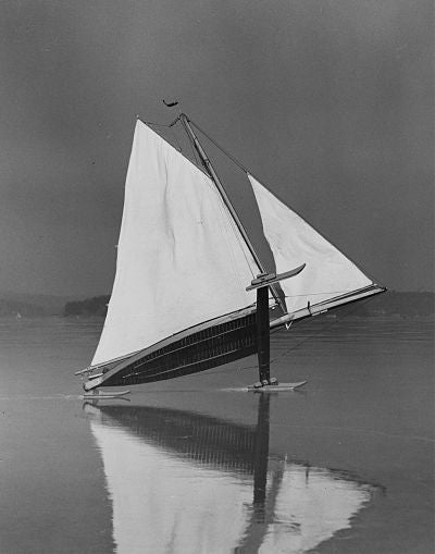 TRUDLE II Lifting a Runner, 1938