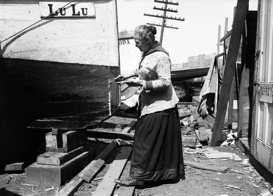 Fitting out LULU, 1917