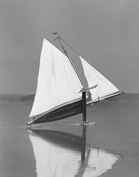 TRUDLE II Lifting a Runner, 1938